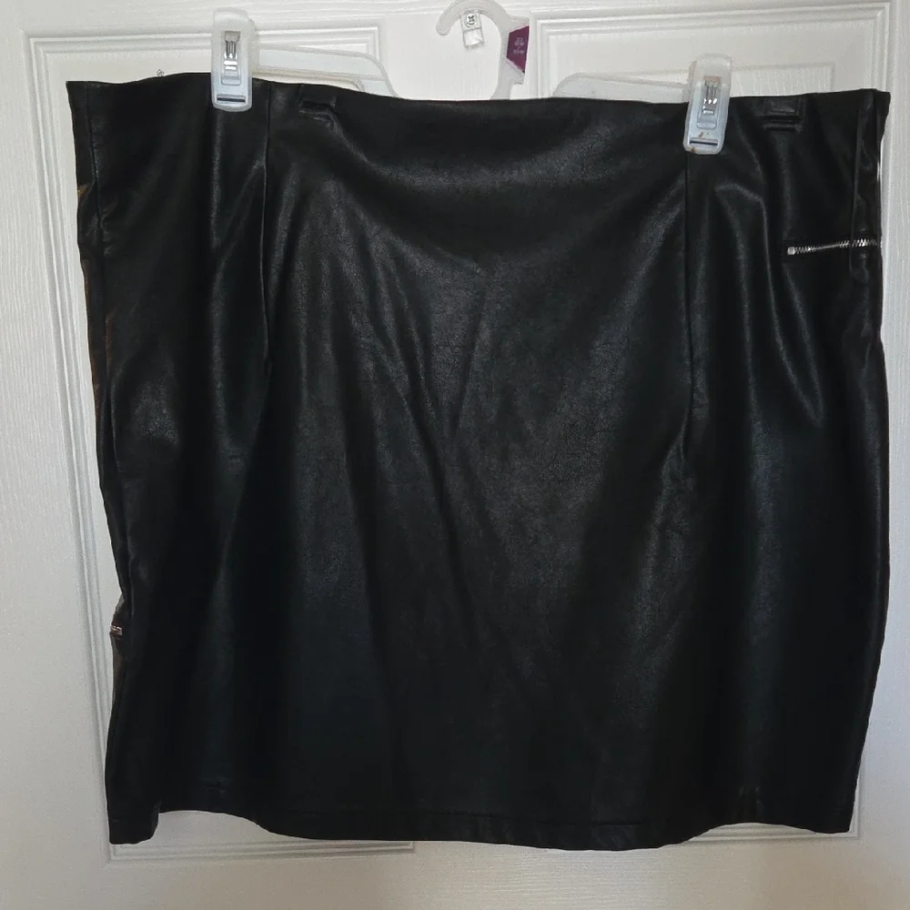 Fashion Nova Black Mini Skirt with Zipper Accents - Picture 3 of 3